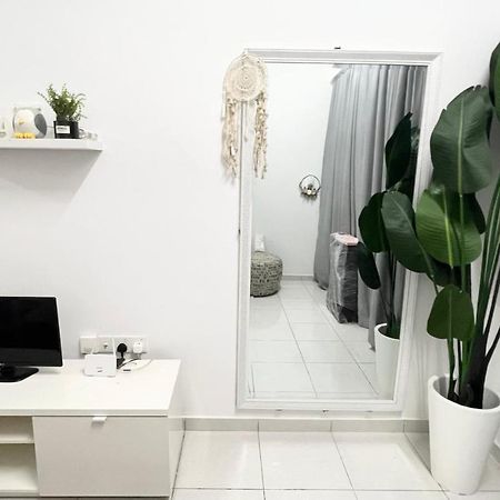 Homestay Near Plaza Tol Bandar Ainsdale Labu Екстер'єр фото